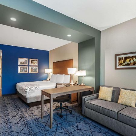 La Quinta Inn & Suites By Wyndham Kansas City Beacon Hill Extérieur photo