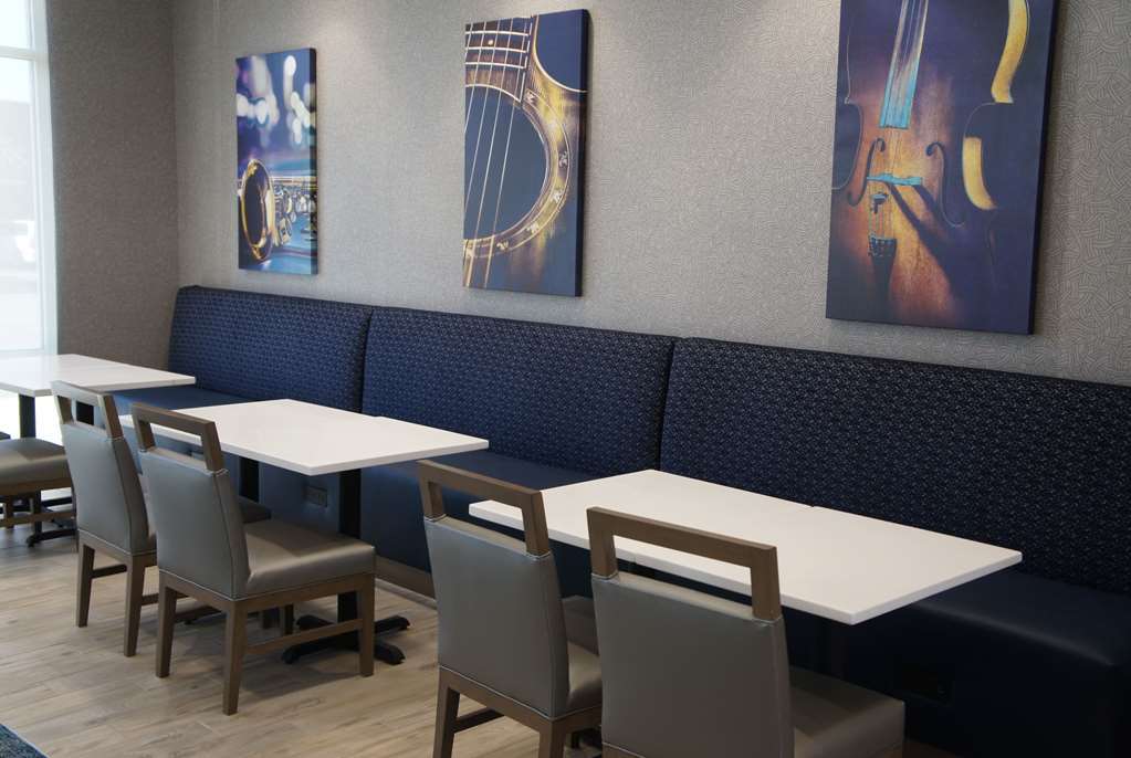 La Quinta Inn & Suites By Wyndham Kansas City Beacon Hill Restaurant photo